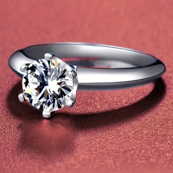 Classic 6-Prong Zircon Ring Luxury Engagement
Wedding Ring - Picture 5 of 8